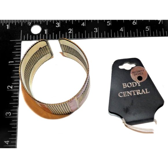 Bracelet Wide Cuff Coral Color Gold Tone Cuffed - Picture 2 of 3